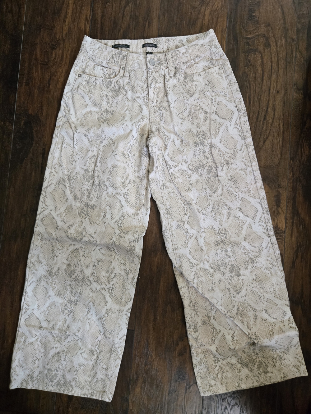 wild fable Women's Snake-Print Wide Leg Jeans in Beige and Cream